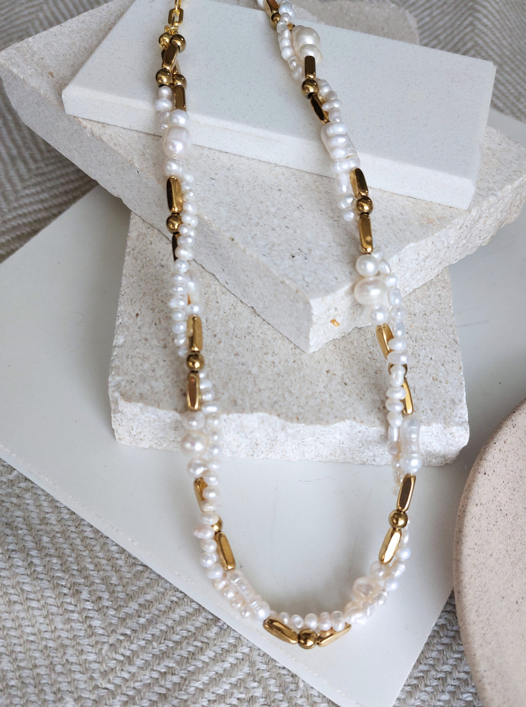 Μαργαριταρένιο Κολιέ MARGARET Ασήμι 925  επίχρυσο με αιματίτη