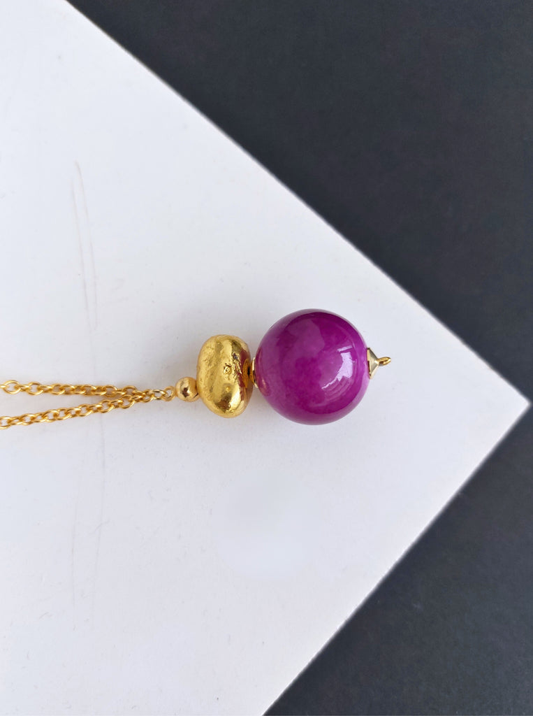 Μακρύ κολιέ αλυσίδα Scarlett Ασήμι 925 επίχρυσο 24κ μοβ νεφρίτης και φυσικό κοχύλι επιχρυσωμένο.