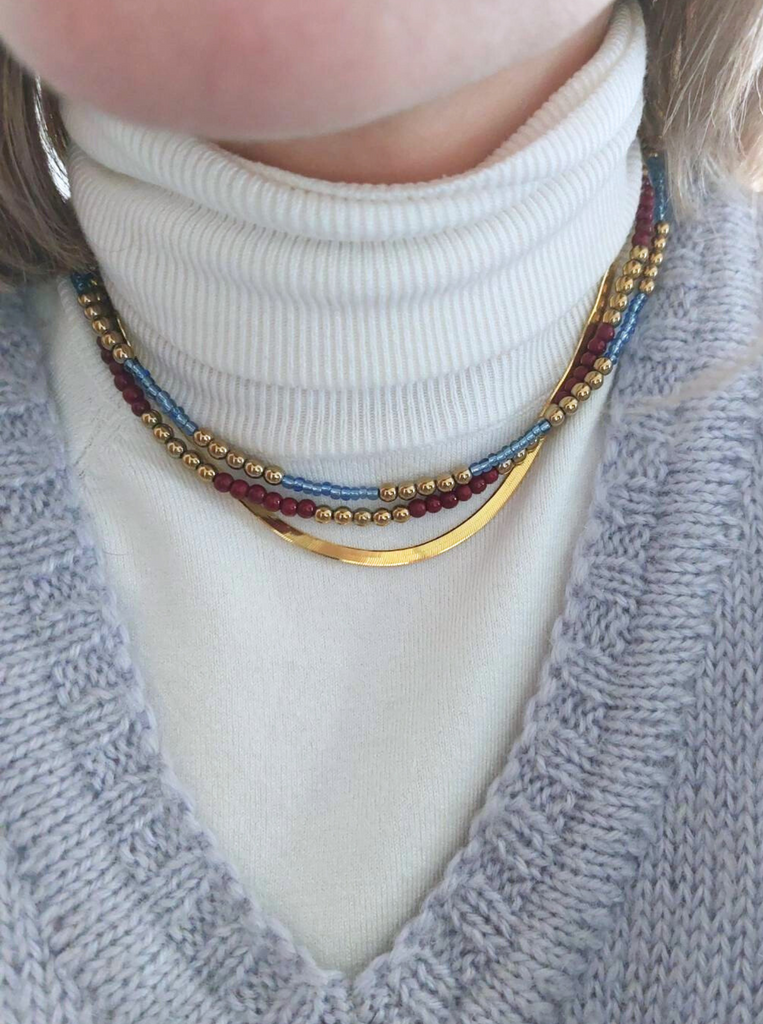 Χειροποίητο κολιέ με πέτρες από αιματίτη επιχρυσωμένο γαλάζιες χάντρες