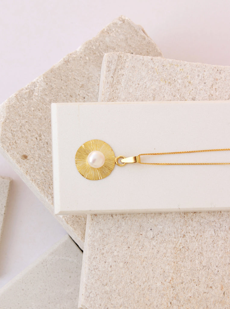 Daisy κολιέ Στρογγυλό Μαργαριτάρι Ασήμι 925 Χρυσό 24Κ