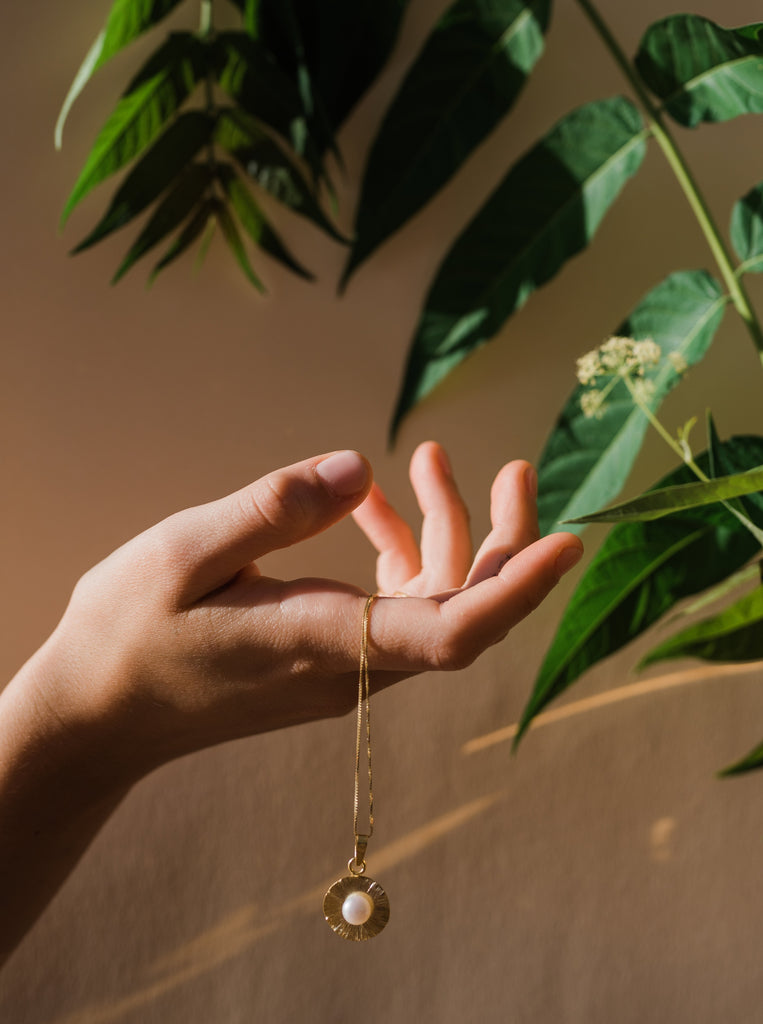 Daisy κολιέ Στρογγυλό Μαργαριτάρι Ασήμι 925 Χρυσό 24Κ