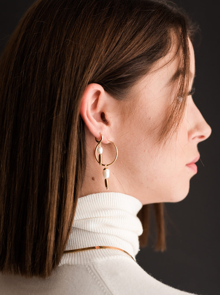 Maïa Hoops Σκουλαρίκια  Κρίκοι από Ασήμι 925 Επίχρυσο με Μαργαριτάρια και πέτρα Αιματίτη