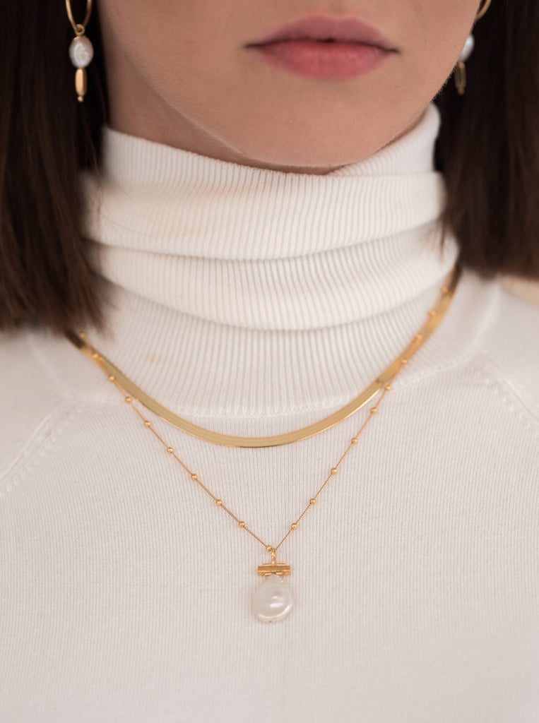 Κολιέ Maïa Ασημένιο 925 αλυσίδα φίδι πλακέ  Επίχρυσο με Μαργαριτάρια και πέτρα Αιματίτη