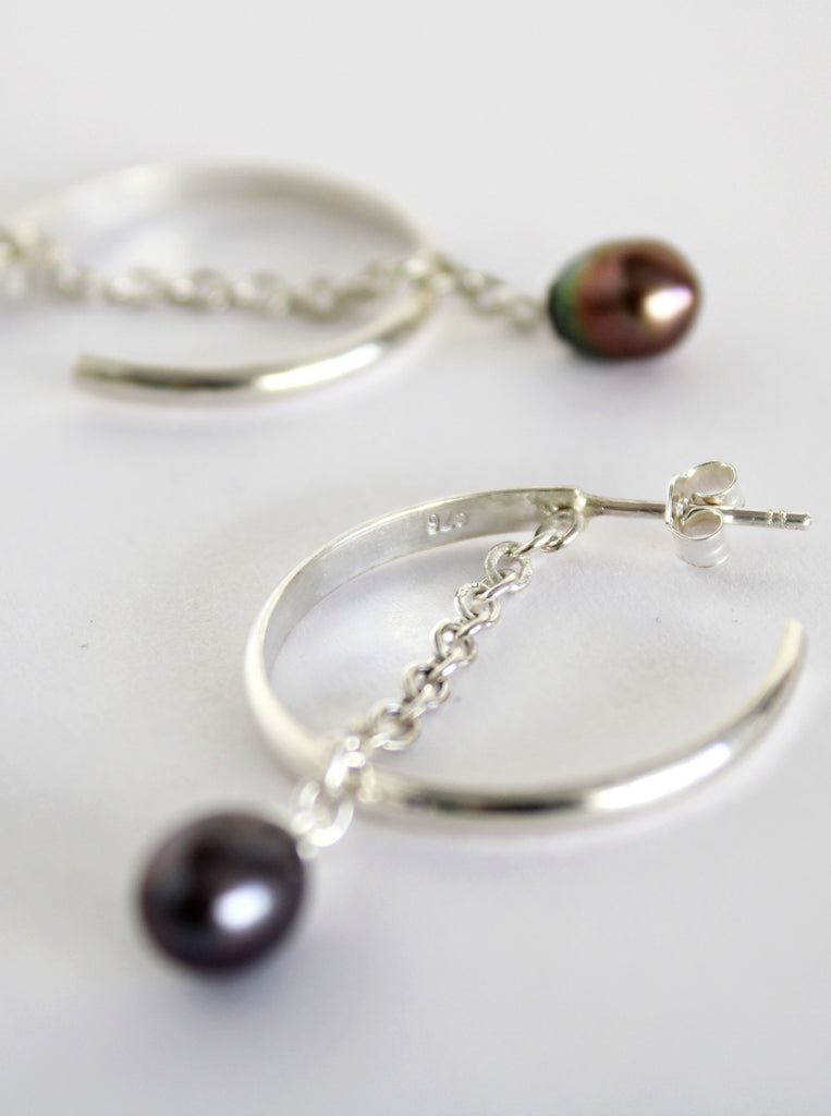  Σκουλαρίκια Κρίκοι μεσαίου μεγέθους Yvonne με ορυκτό μαύρο μαργαριτάρι Ασήμι 925